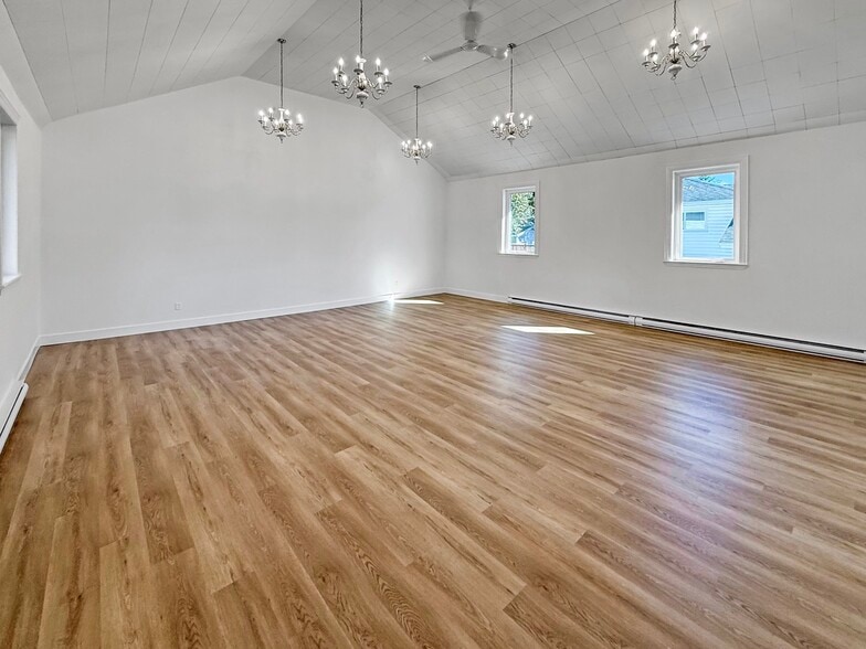 More Photos Of 364 Regent St, Orillia Religious Facility For Sale