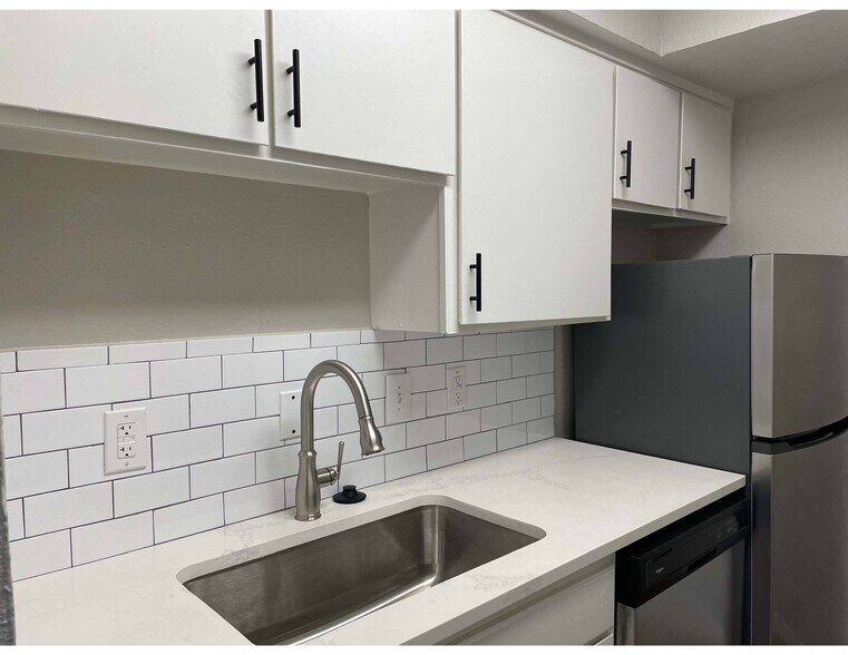 More Photos Of 2211 S Vernon Ave, Dallas Apartments For Sale