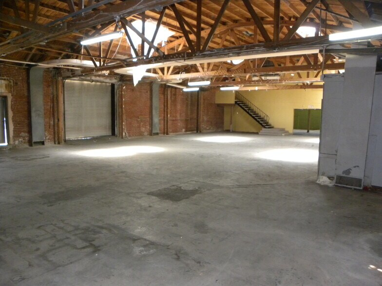 More Photos Of 239-241 W 15th St, Los Angeles Manufacturing For Lease