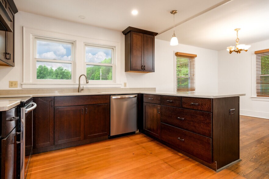 More Photos Of 265 Main St, Delhi Garden Center For Sale