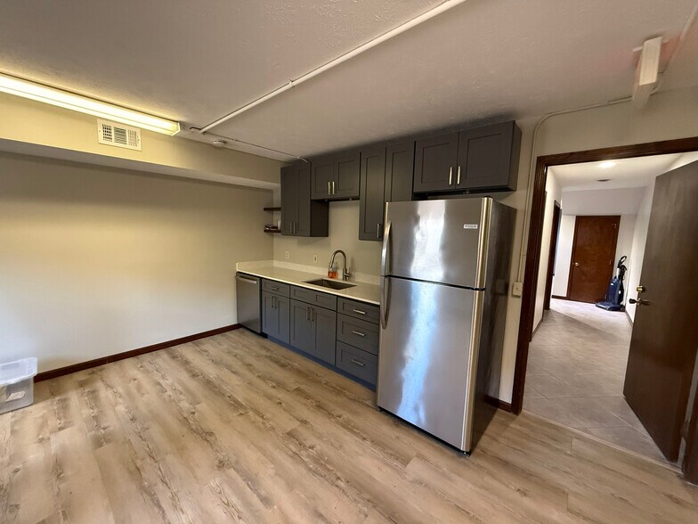 More Photos Of 8767 N 32nd St, Richland Warehouse For Sale