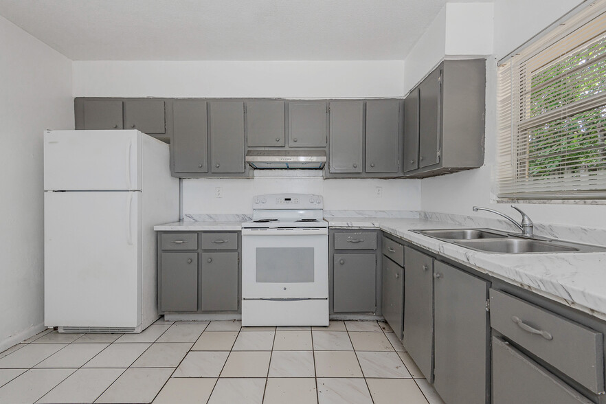 More Photos Of 1911-1915 SW 4th Ave, Fort Lauderdale Apartments For Sale