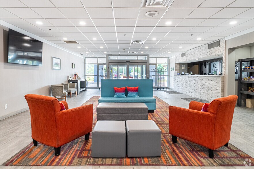 More Photos Of 411 S Larkin Ave, Joliet Hotel For Sale