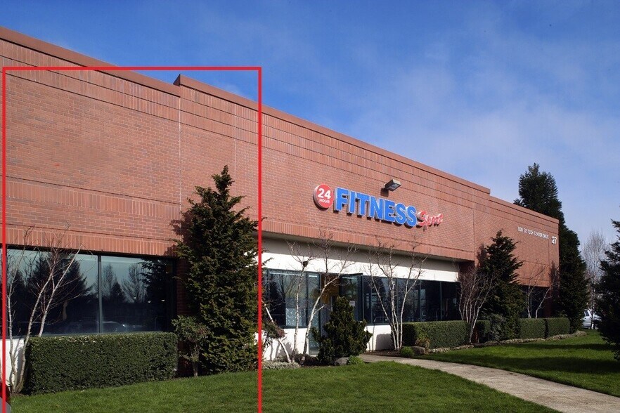 More Photos Of 800 SE Tech Center Dr, Vancouver Showroom For Lease