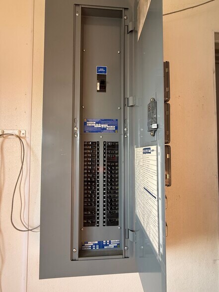 More Photos Of 304 S Obannon St, Raymond Fast Food For Lease