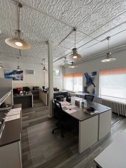 More Photos Of 1909-1911 S Salina St, Syracuse Office For Sale