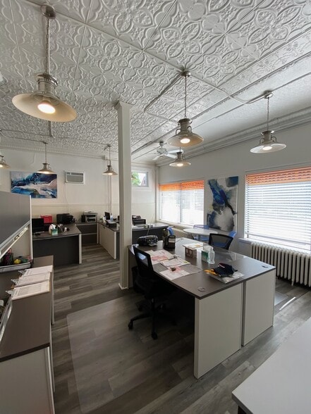 More Photos Of 1909-1911 S Salina St, Syracuse Office For Sale