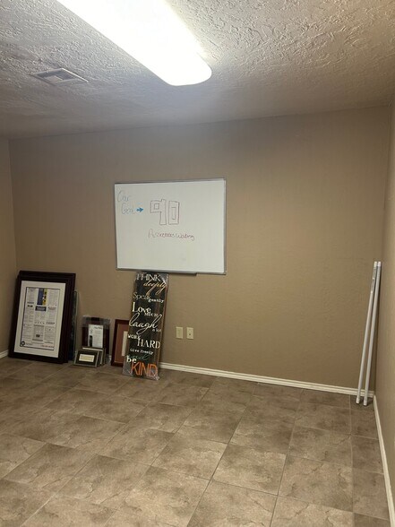 More Photos Of 1920 NW Cache Rd, Lawton Storefront Retail Office For Lease
