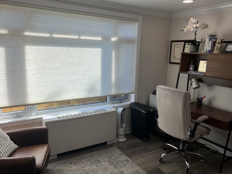 More Photos Of 5301 Westbard Cir, Bethesda Apartments For Sale