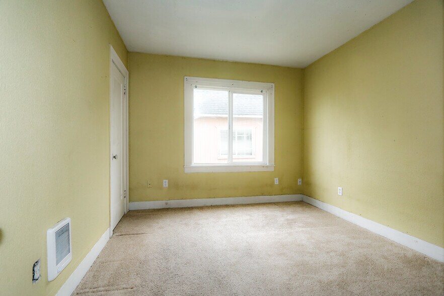More Photos Of 1111 Chenault Ave, Hoquiam Apartments For Sale