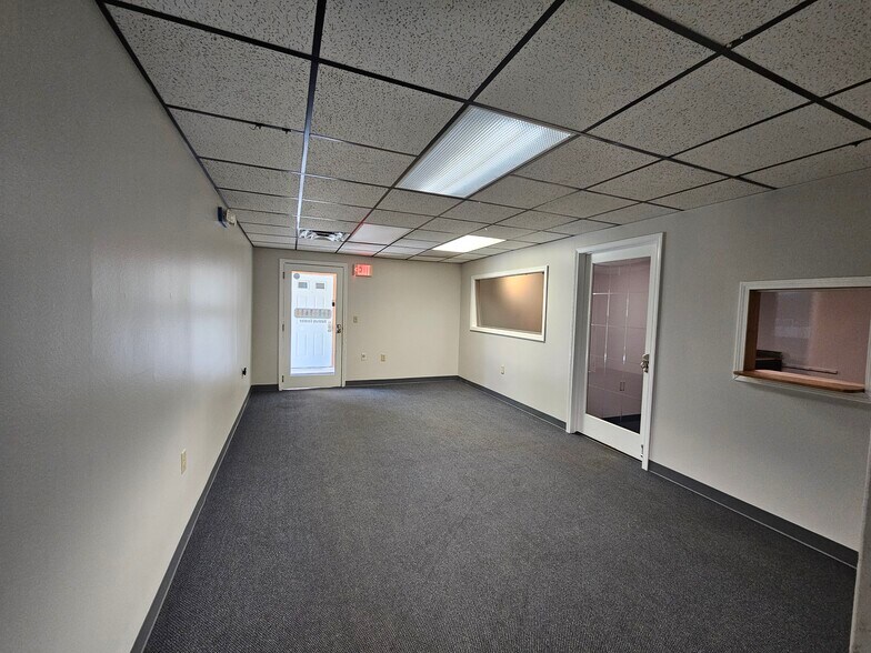 More Photos Of 3949 N River Rd, Freeland Office For Sale