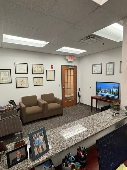 More Photos Of 100 Country Club Dr, Hendersonville Medical For Lease