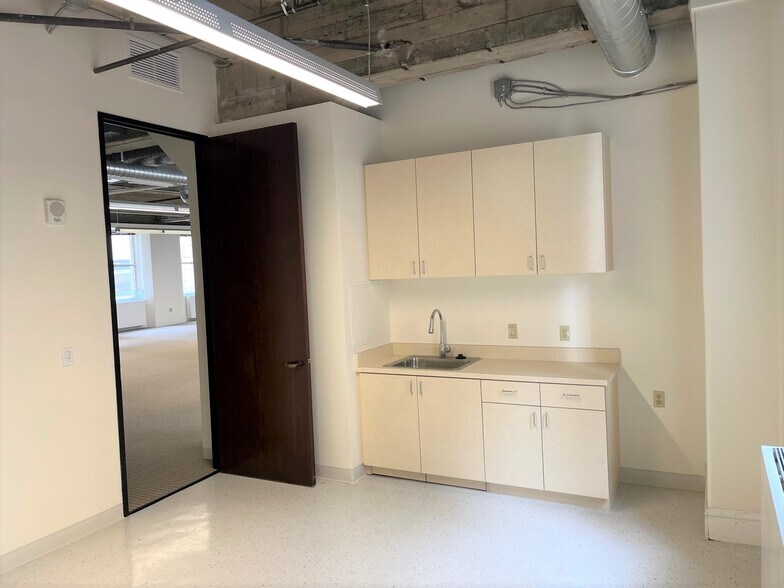 More Photos Of 100 Bush St, San Francisco Office For Lease