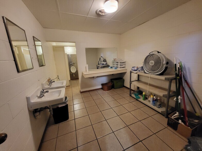 More Photos Of 516 Adele Ave, Joplin Distribution For Sale