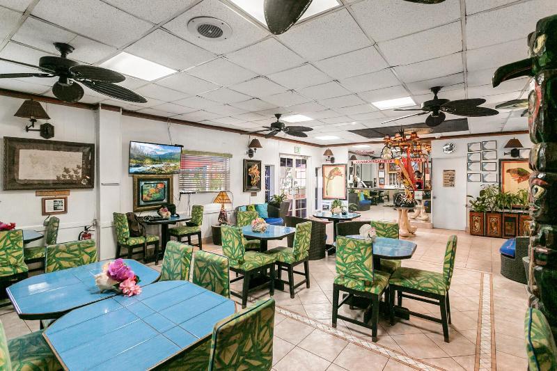 More Photos Of 40 George St, Nassau Hotel For Sale