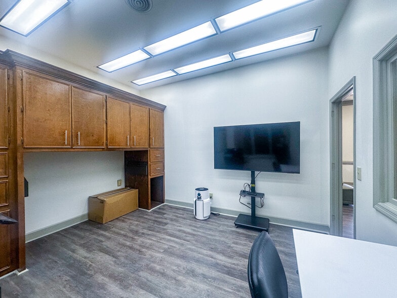 More Photos Of 3000-3002 Bob Wallace Ave SW, Huntsville Light Distribution For Sale