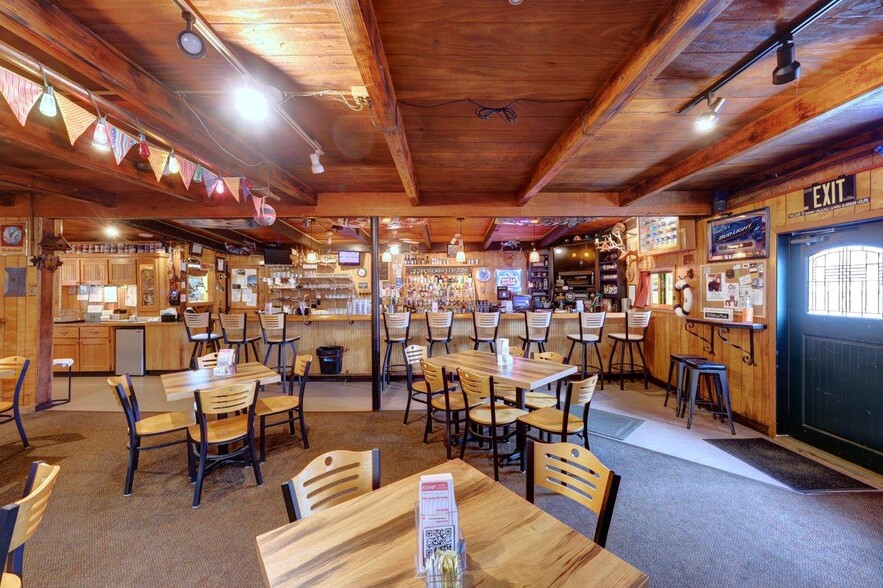 More Photos Of 996 Pacific Dr, Hammond Restaurant For Sale