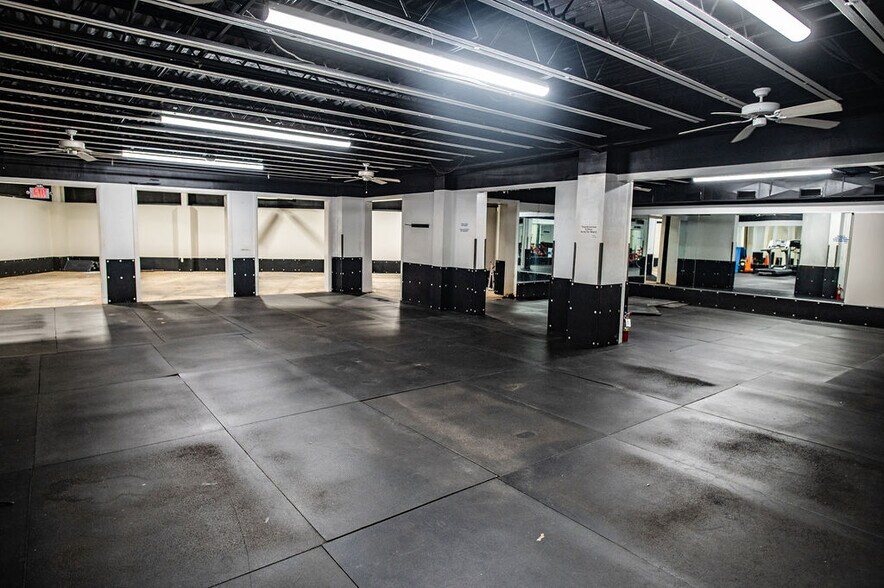 More Photos Of 2628 Bill Owens Pky, Longview Health Club For Sale