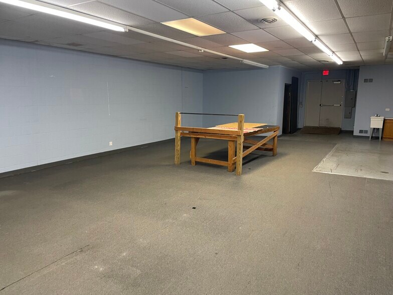 More Photos Of 3841 Oakton St, Skokie Storefront Retail Office For Lease