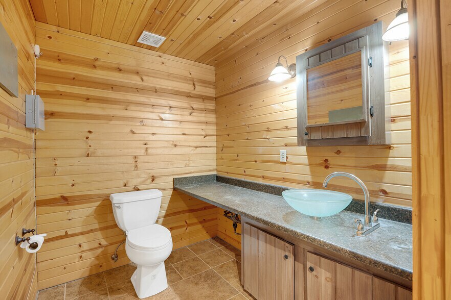 More Photos Of 3805 S Limit Ave, Sedalia General Retail For Sale