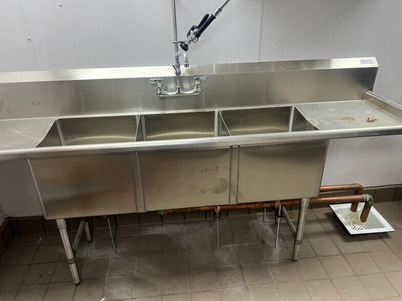 More Photos Of 1413 Fulton St, Brooklyn Storefront Retail Office For Lease