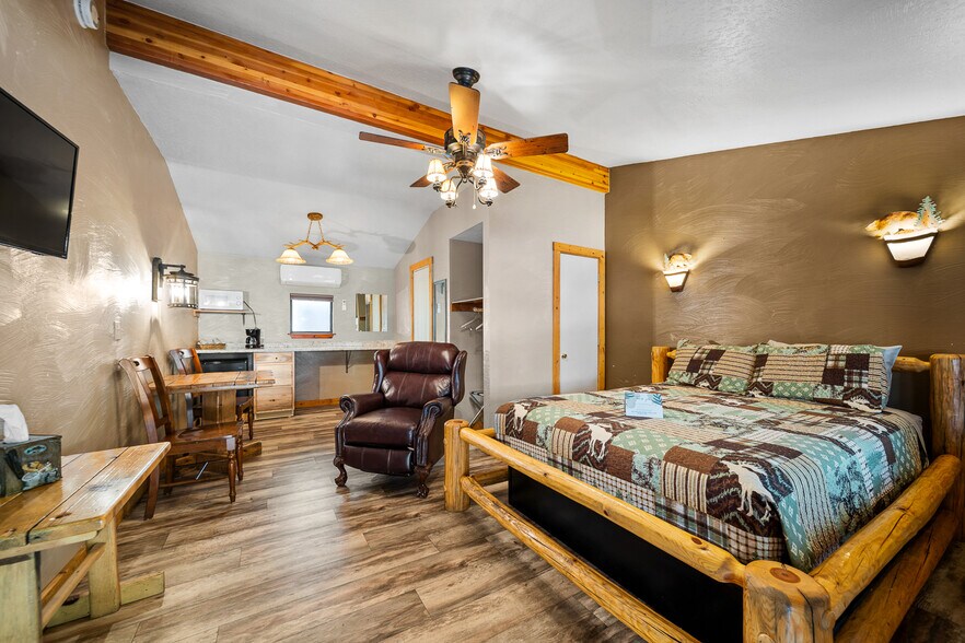 More Photos Of 2089 E White Mountain Blvd, Pinetop Hotel For Sale