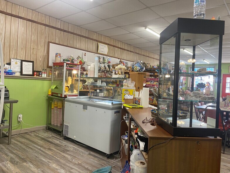 More Photos Of Main St, Calico Rock Storefront For Sale