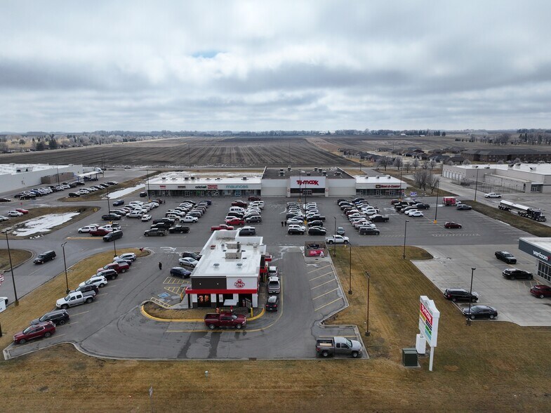 More Photos Of 700 11th St SW, Spencer General Retail For Sale