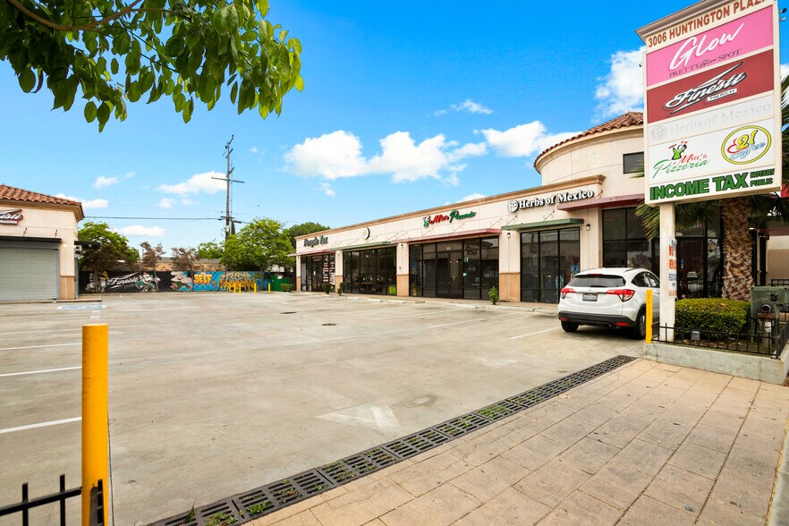 More Photos Of 3006 Florence Ave, Huntington Park Storefront For Sale