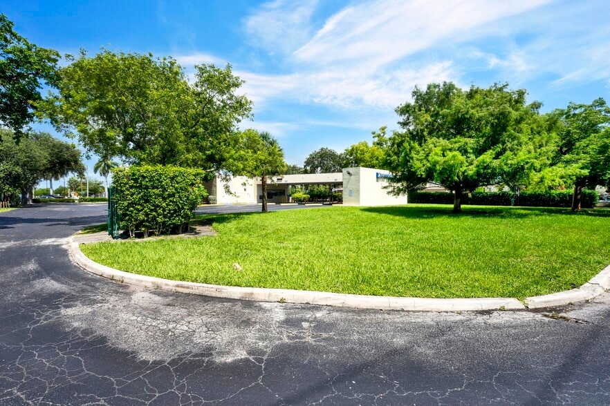 More Photos Of 4820 N Federal Hwy, Lighthouse Point Bank For Sale