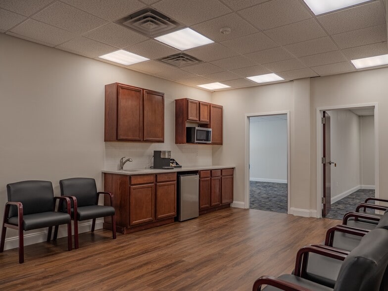 More Photos Of 24 Arnett Ave, Lambertville Office For Lease