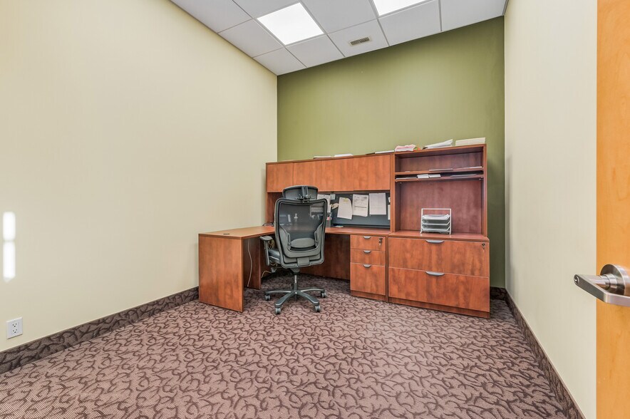 More Photos Of 4655 54th Ave NE, Calgary Warehouse For Sale