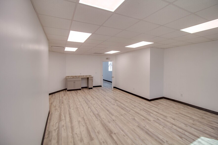 More Photos Of 107 N State St, Jerseyville Office For Lease