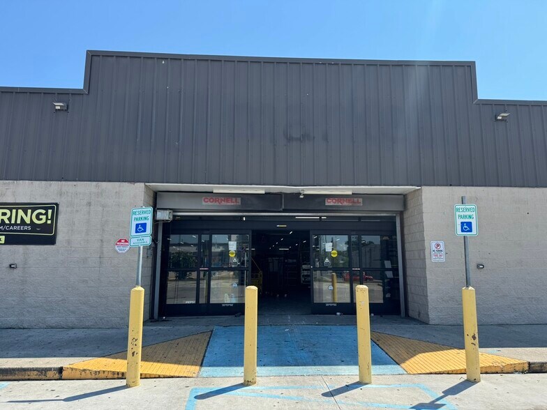 More Photos Of 8201 Earhart Blvd, New Orleans Freestanding For Lease
