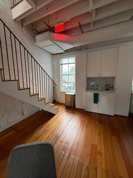 More Photos Of 224 7th St SE, Washington Storefront Retail Residential For Lease