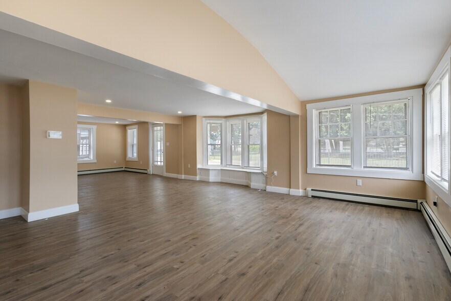More Photos Of 14 W Natick Rd, Warwick Apartments For Sale