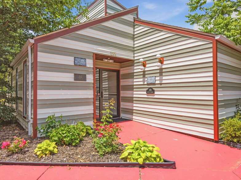 More Photos Of 255 Dueber Ave SW, Canton Medical For Sale