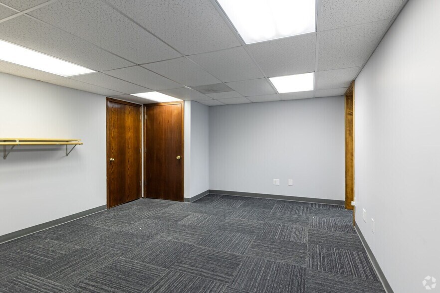 More Photos Of 231-235 SW Noel St, Lee's Summit Office For Sale