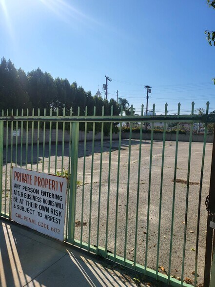 More Photos Of 10836 Landale st, North Hollywood Land For Lease