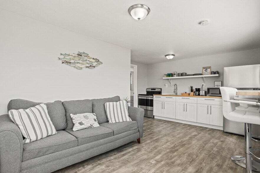 More Photos Of 8820 Rocky Creek Dr, Tampa Apartments For Sale