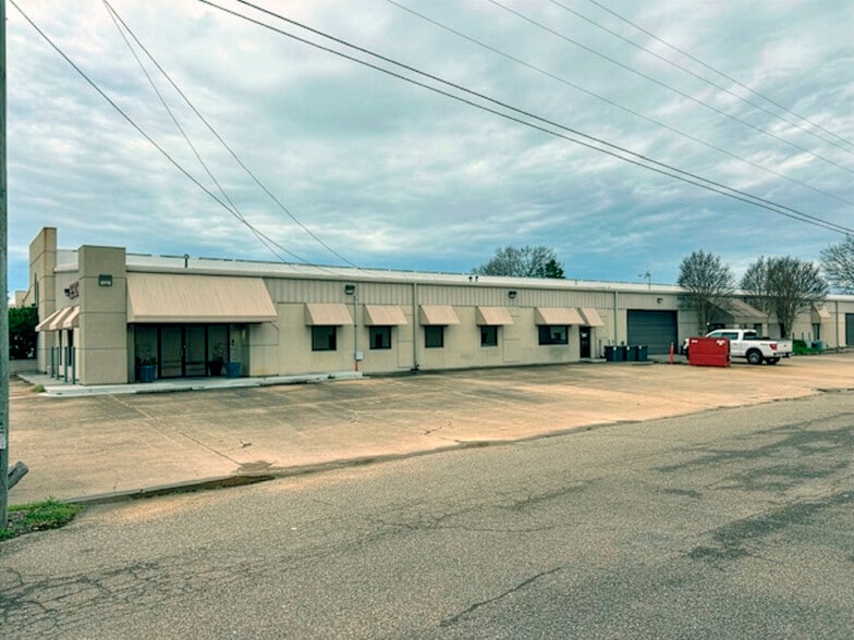 More Photos Of 521-531 Oliver Rd, Montgomery Flex For Sale