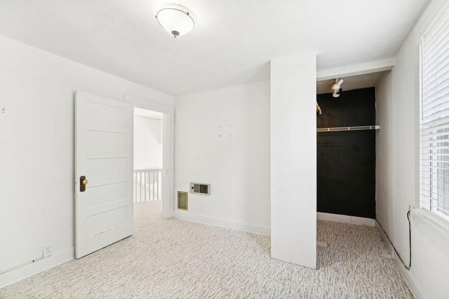 More Photos Of 1604 17th Ave S, Nashville Office Residential For Sale