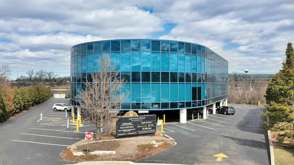 More Photos Of 600 Enterprise Dr, Oak Brook Medical For Lease