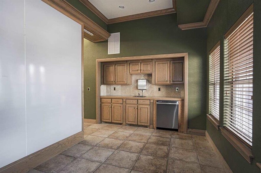 More Photos Of 1760 W Lakeview Rd, Stillwater Office For Sale