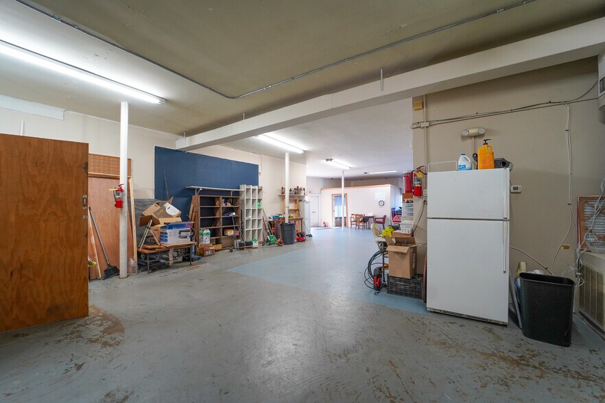 More Photos Of 802 North St, Victoria General Retail For Sale