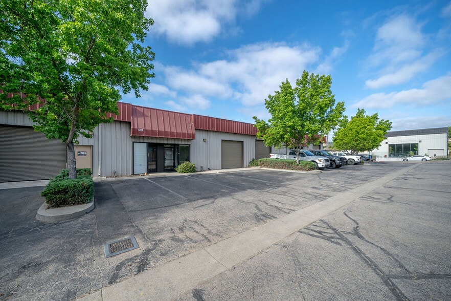 More Photos Of 708 Paso Robles St, Paso Robles Warehouse For Lease