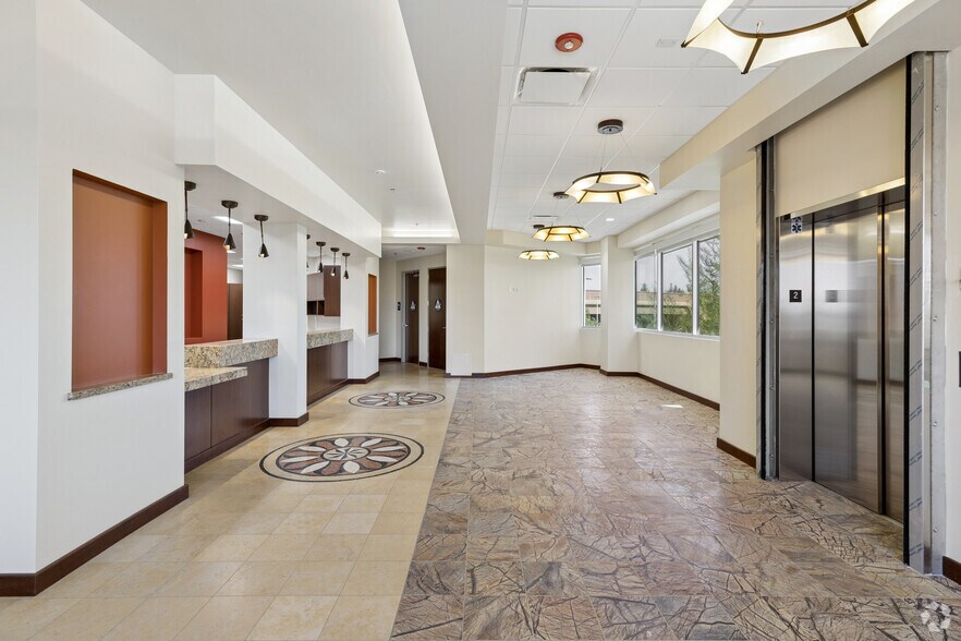 More Photos Of 5000 Commerce Dr, Bakersfield Medical For Lease