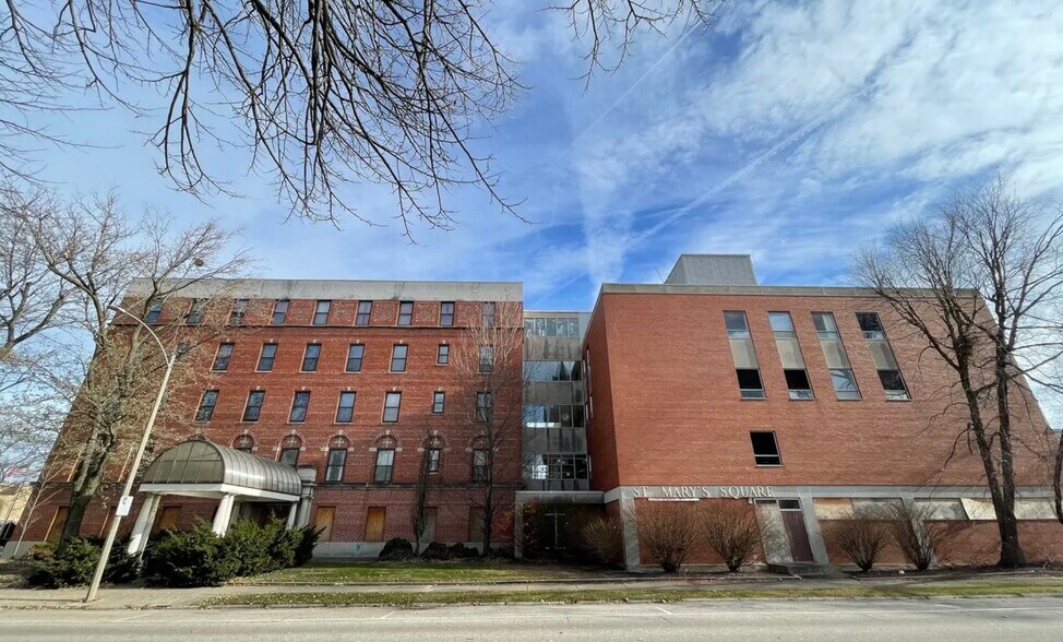 More Photos Of 239 S Cherry St, Galesburg Skilled Nursing Facility For Sale