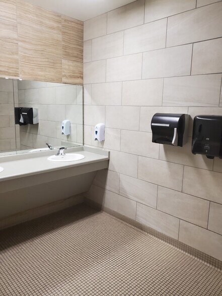 More Photos Of 500 E 10th St, Duluth Service For Lease