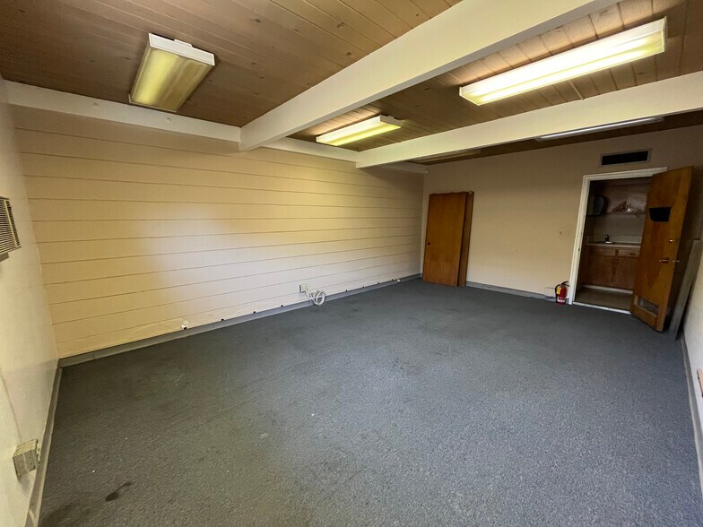 More Photos Of 3183 S Parkway Dr, Fresno Office For Lease